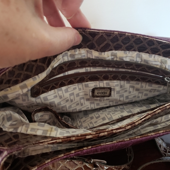 Guess Purse - Picture 4 of 4